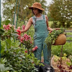 Duluth Trading Co. Heirloom Gardening Bib